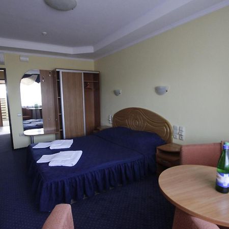 Hôtel Karpaty à Yaremtche Extérieur photo