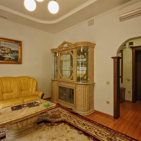 Hôtel Karpaty à Yaremtche Extérieur photo