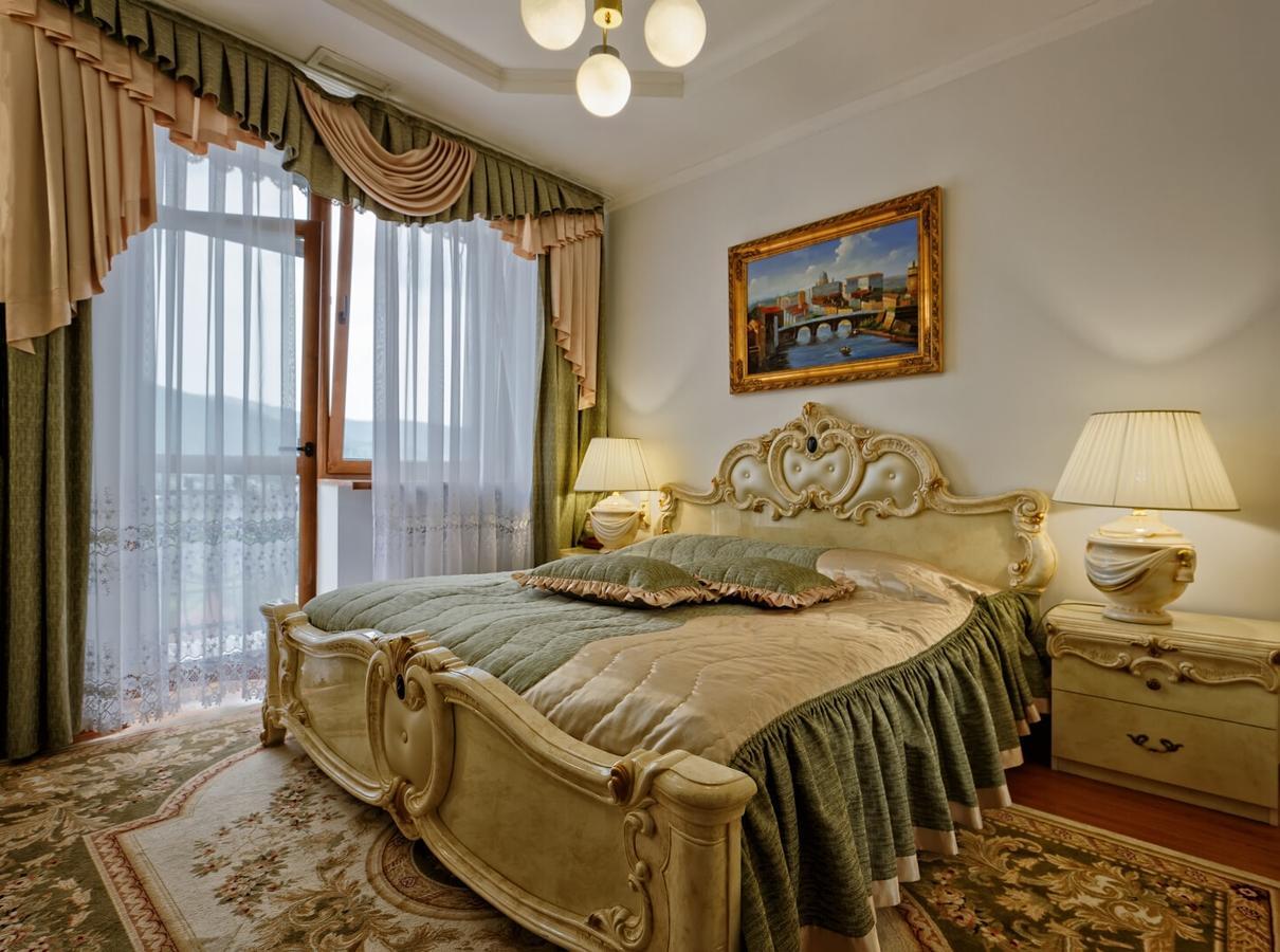 Hôtel Karpaty à Yaremtche Extérieur photo