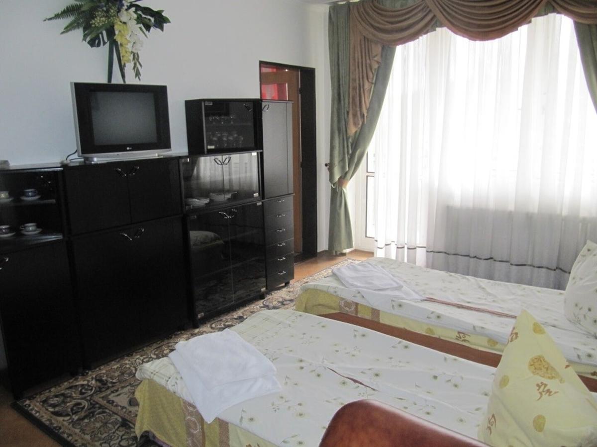 Hôtel Karpaty à Yaremtche Extérieur photo