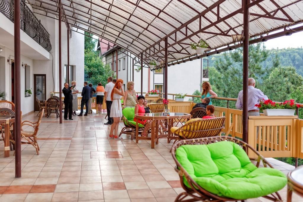 Hôtel Karpaty à Yaremtche Extérieur photo