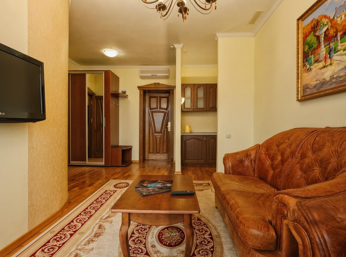 Hôtel Karpaty à Yaremtche Extérieur photo