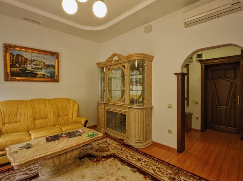 Hôtel Karpaty à Yaremtche Extérieur photo